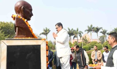 कुलपति ने पुण्यतिथि पर बापू को अर्पित किए श्रद्धासुमन