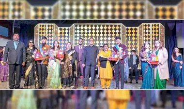 झाँसी : अश्रुपूरित खुशी के साथ हुआ बारहवीं क्लास का विदाई समारोह