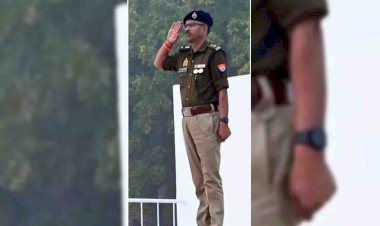 परेड की सलामी लेकर एसपी ने किया निरीक्षण