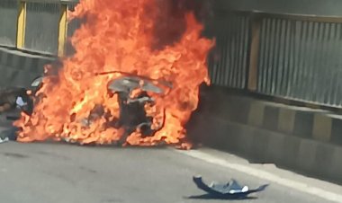 हमीरपुरः यमुना पुल पर ट्रक की टक्कर से स्कूटी बनी आग का गोला, महिला की मौत, पिता पुत्री आग में झुलसे