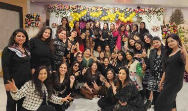 झाँसी : संघर्ष महिला संगठन ने रेट्रो थीम पर किया सांस्कृतिक कार्यक्रम का आयोजन