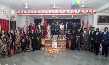 झाँसी : नर्सिंग छात्रों द्वारा द्वीप प्रज्वलन एंव शपथ ग्रहण समारोह भव्यता से सम्पन्न हुआ