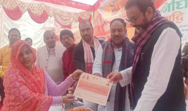 सांसद ने लाभार्थियों को बांटे स्वीकृत पत्र, मातृशक्ति सम्मानित