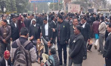 चित्रकूट बम विस्फोट का गुस्सा लोगों में फूटा, कहीं लगाया जाम, कहीं पुलिस से नोंक झोंक