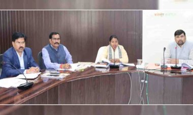 अधिकारी राजस्व वसूली पर दें विशेष ध्यान : डीएम