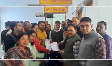 शिक्षकों ने मांगों को लेकर सौपा ज्ञापन