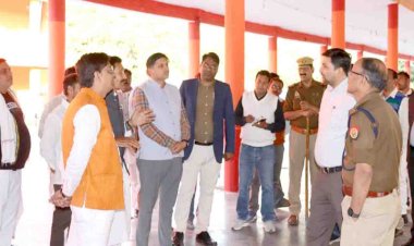 डीएम-एसपी ने रामघाट व रामायण मेला स्थल का निरीक्षण कर लिया जायजा