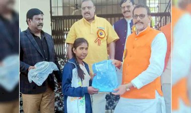 विजेता खिलाड़ियों को सांसद ने बांटे पुरस्कार