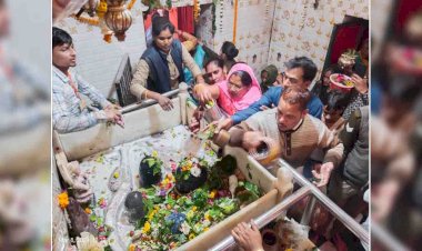 मंदिरों में भोलेनाथ के जलाभिषेक को लगी होड़