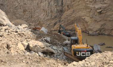 कबरई हादसाःविस्फोट के लिए पहाड़ में किया जा रहा था छेद, अचानक आई आफत