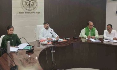 डीएम ने विकास कार्यों की समीक्षा कर तेजी लाने के दिए निर्देश