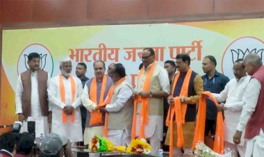 उप्र : सपा-बसपा के कई नेता भाजपा में शामिल