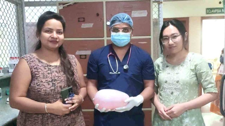 महिला के पेट से बच्चे की जगह निकला तीन किलो का ट्यूमर