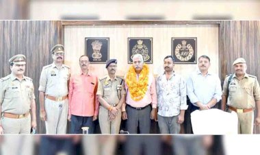 एसपी ने सेवानिवृत्त उप निरीक्षक को दी विदाई