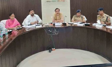 आयुक्त, डीआईजी ने कानून व्यवस्था, निर्वाचन इंतजाम को लेकर की बैठक