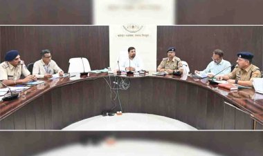 डीएम-एसपी ने सोमवती अमावस्या को लेकर उप्र-मप्र के अधिकारियों के साथ की बैठक