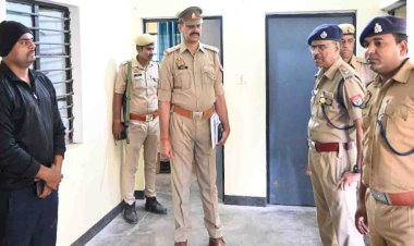 परेड की सलामी लेकर एसपी ने किया निरीक्षण