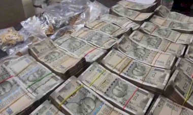 दिल्ली के युवक से झांसी में चेकिंग के दौरान एक करोड़ की नकदी व जेवरात बरामद