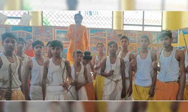 बटुकों को दी गई गायत्री मंत्र की दीक्षा