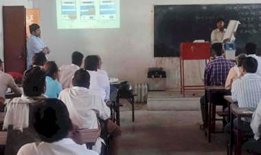 डीएम ने जमा काउंटर, पोस्टल वैलेट कैंसिलेटशन सेंटर का किया निरीक्षण