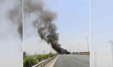 बुन्देलखण्ड एक्सप्रेस वे पर चलते-चलते, डंपर में अचानक उठने लगा धुआं