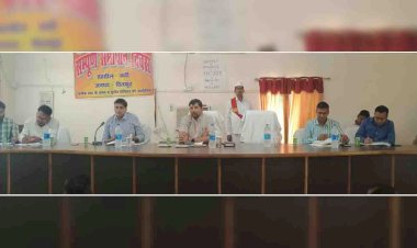 मतदाता पर्ची देते समय फोटो भी खींच कर रखें : डीएम