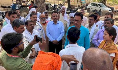 जिलाध्यक्ष के आवाहन पर शिक्षकों ने की अग्निपीड़ित की मदद