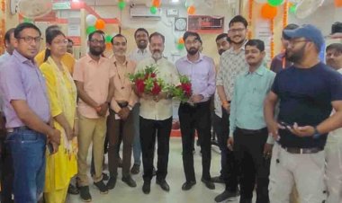 बैंक परिसर में चलाया मतदाता हस्ताक्षर अभियान