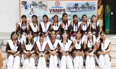 बाँदा : प्रतिभावान छात्र-छात्राओं एवं उनके अभिभावकों को विद्यालय में किया गया सम्मानित