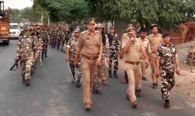 फोर्स ने फ्लैग मार्च निकाल शान्तिपूर्ण मतदान की अपील की