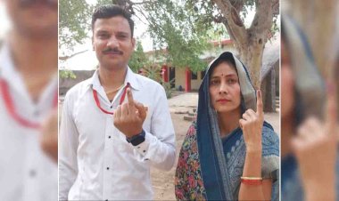 जोश से लबरेज दिख युवा मतदाता, ली सेल्फी