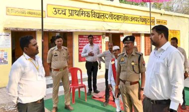 बूथों का भ्रमण कर डीएम-एसपी ने सकुशल संपन्न कराया मतदान