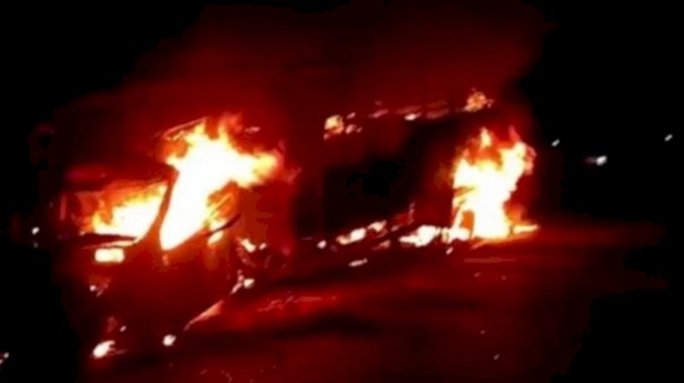 डीसीएम की टक्कर से कार में लगी आग, दूल्हा समेत चार जिंदा जले