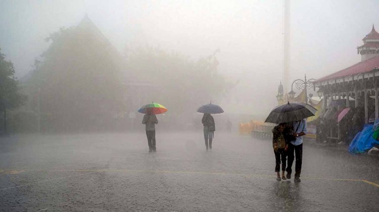 यूपी के 63 जिलों में बारिश की संभावना, धूल भरी हवा चलने का अलर्ट जारी