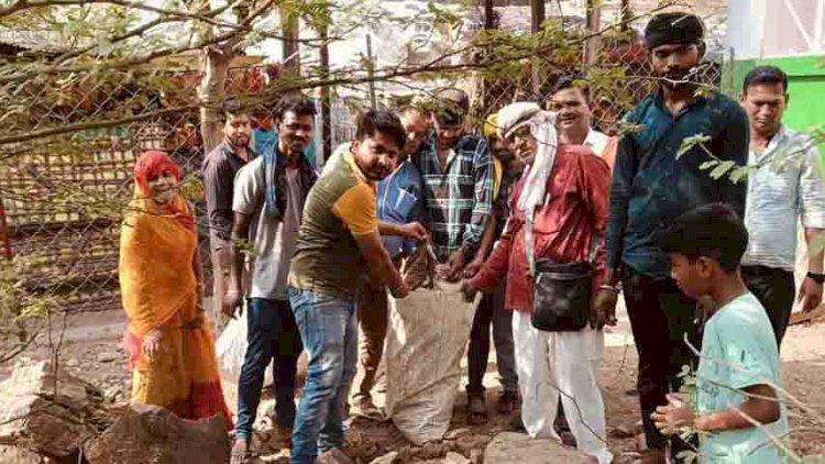 स्वच्छता समिति ने चलाया सफाई अभियान