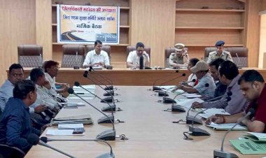 स्कूली वाहन में क्षमता से अधिक छात्रों को बैठाने पर होगी कार्रवाई : जिलाधिकारी