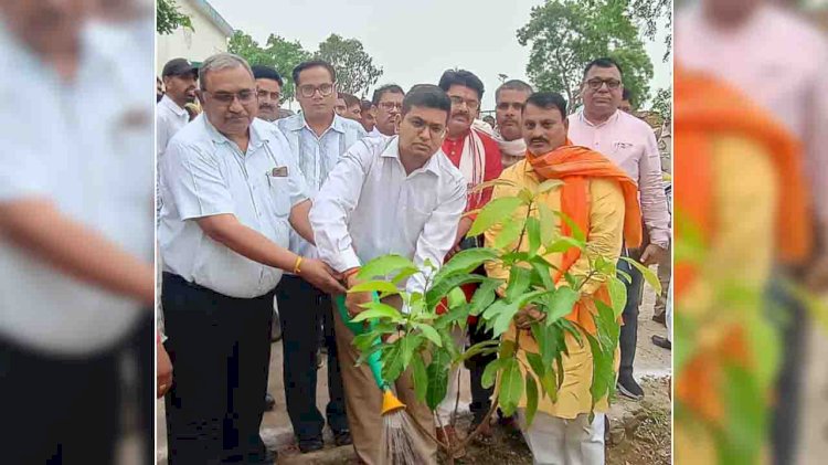 डीएम ने गांव की समस्या, गांव में समाधान चौपाल लगा सुनी फरियाद