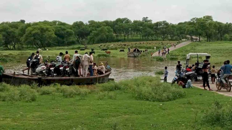 एक दर्जन गांवों से कटा संपर्क, खेतो में भरा पानी