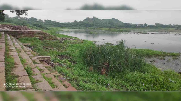 बुंदेलों के शौर्य और वीरता का गवाह ऐतिहासिक कीरत सागर बदहाली का शिकार, घाटों पर गंदगी का अंबार