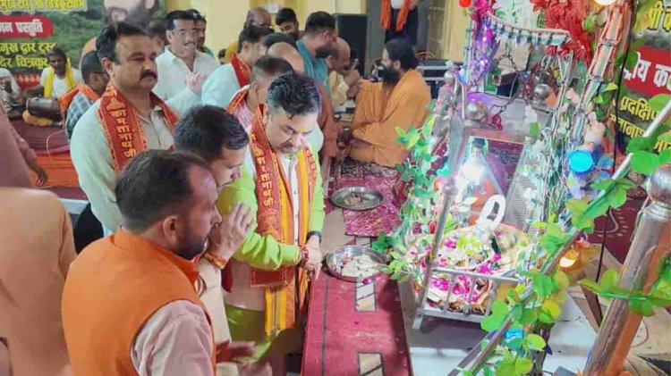 श्रीकामतानाथ मंदिर परिसर में झूला महोत्सव का हुआ शुभारंभ