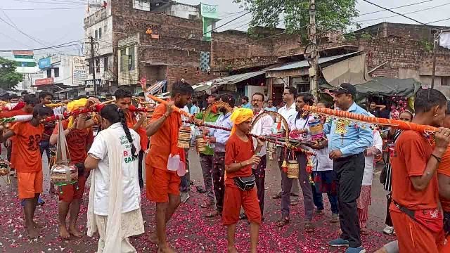 गंगा-जमुनी तहज़ीब के प्रतीक बांदा में कांवड़ियों का भव्य स्वागत