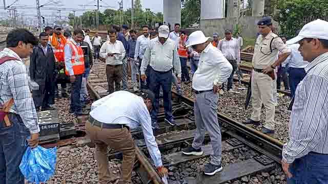 मंडल रेल प्रबंधक द्वारा वीरांगना लक्ष्मीबाई झांसी से ललितपुर रेलखंड का संरक्षा निरीक्षण किया