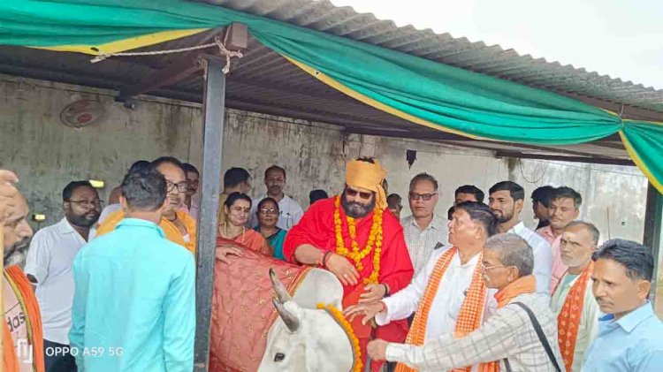 जन्माष्टमी के अवसर पर बांदा नगर पालिका गौशाला में गोपूजन कार्यक्रम आयोजित