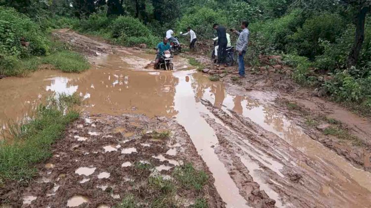 बुंदेली सेना ने मठदर भैरमबाबा तक सड़क निर्माण कराने की उठाई मांग