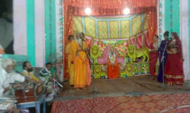 कलाकारों की प्रस्तुतियों ने दर्शकों की बटोरी तालियां