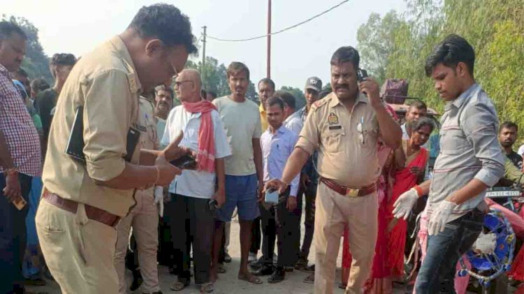 हार्वेस्टर की टक्कर से बाइक में बैठी मां-बेटी की मौत