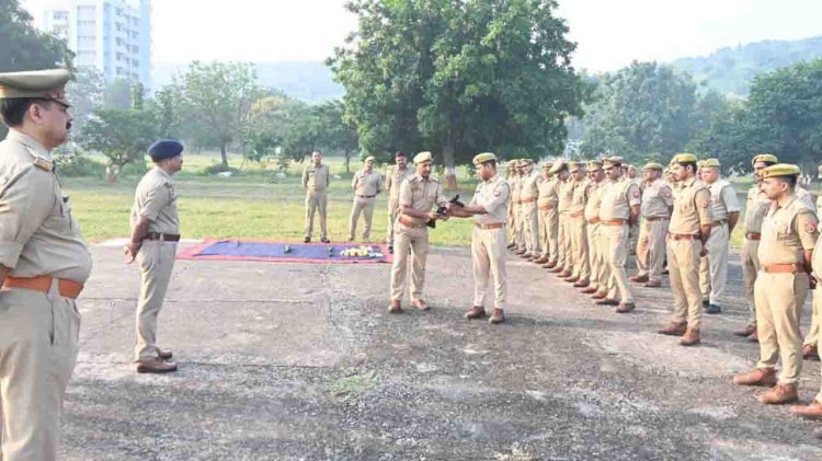 परेड़ का एसपी ने किया निरीक्षण, दिए निर्देश