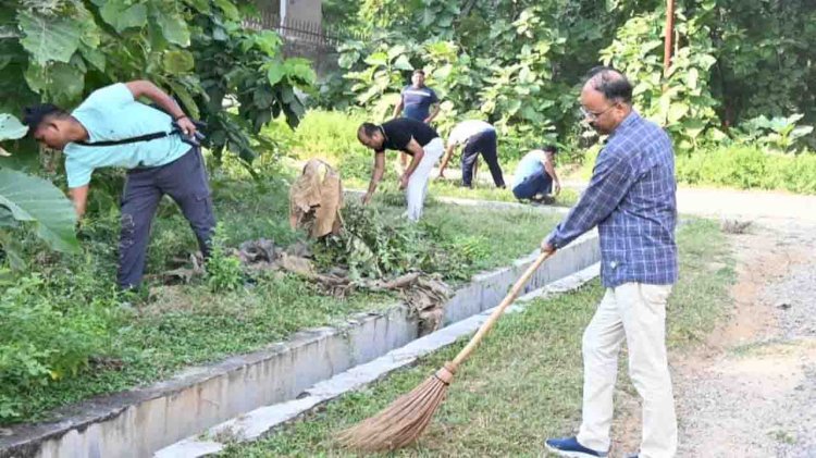 एसपी ने श्रमदान कर किया प्रोत्साहित