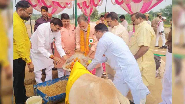 गौ पूजा कर प्रभारी मंत्री ने गौशाला का किया निरीक्ष्ण