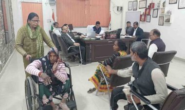 जिलाधिकारी ने जनसुनवाई में सुनी जनसमस्याएं, अधिकारियों को दिए त्वरित निस्तारण के निर्देश